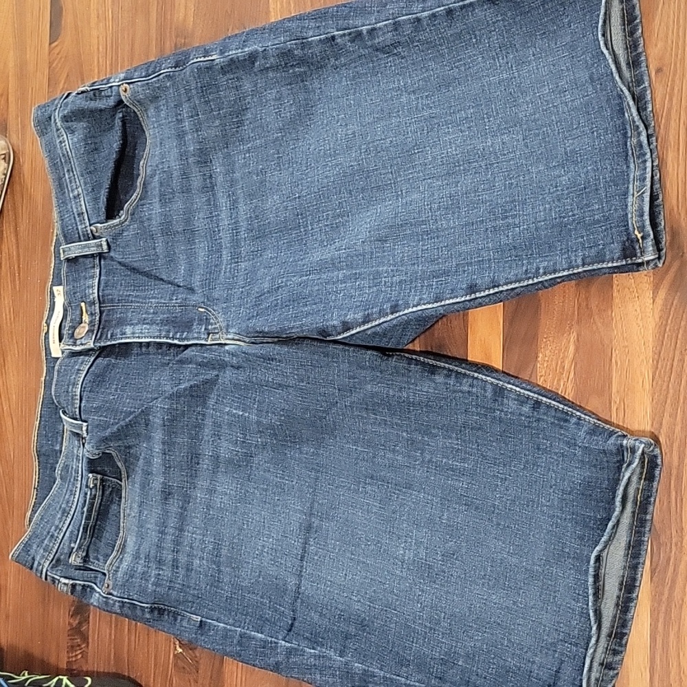 LEVI'S BERMUDA SHORTS - Picture 4 of 9